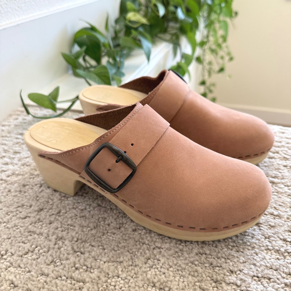 Elegant Tan Mules with Buckle
